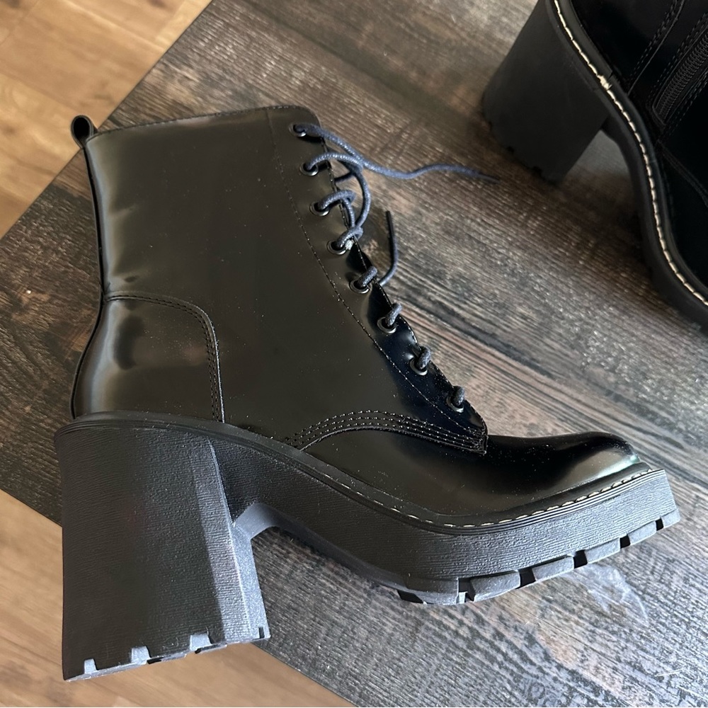 Boots - Picture 3 of 4
